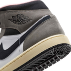 NIKE AIR JORDAN 1 MID