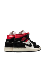 NIKE JORDAN 1 MID