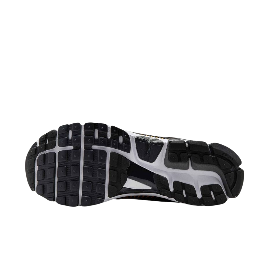 NIKE VOMERO 5